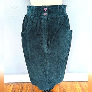 VTG green suede, pleated pencil skirt w slit. Laurice. Size 10. 29" waist